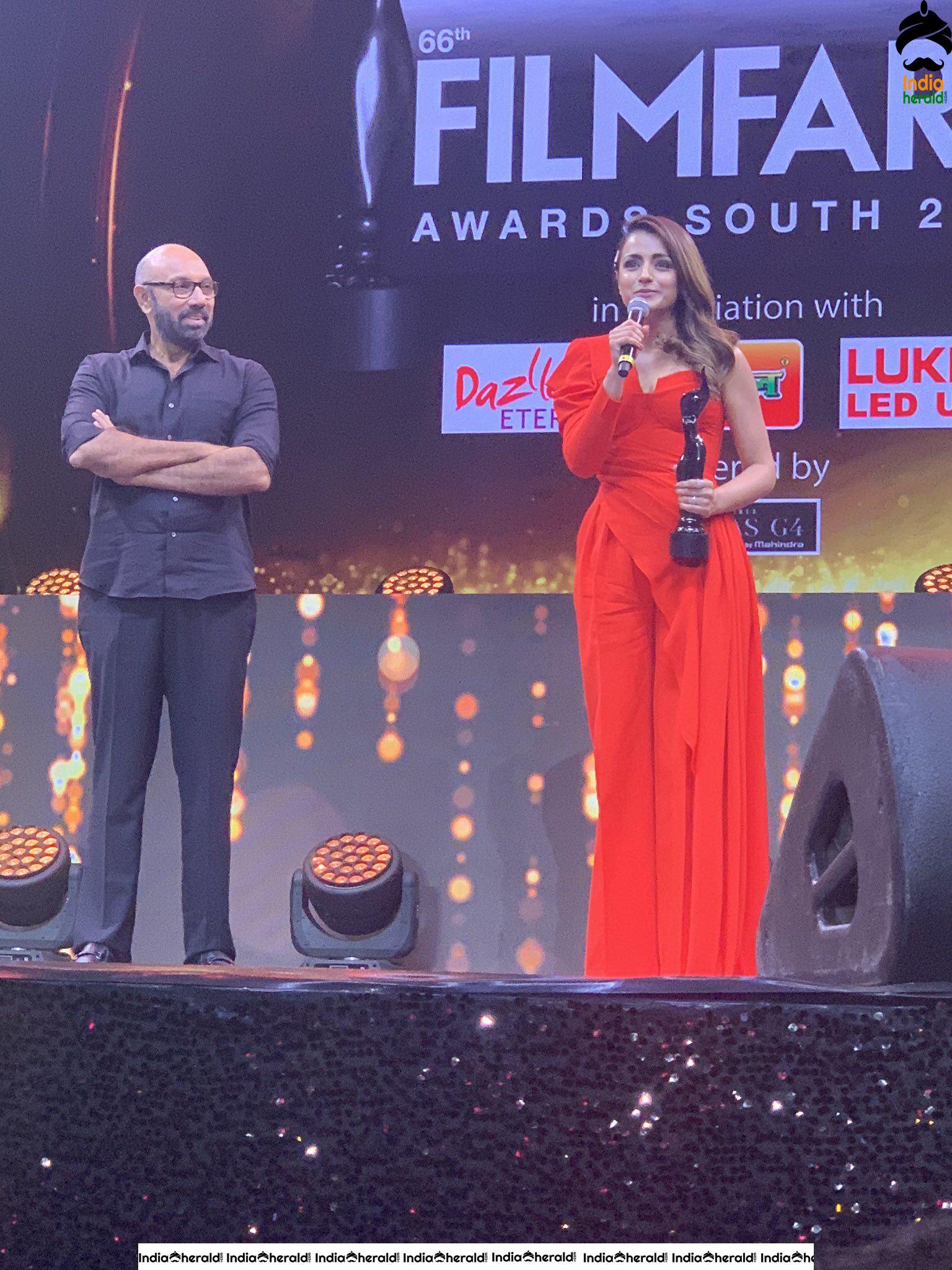 Red Hot Photos of Trisha at Filmfare awards
