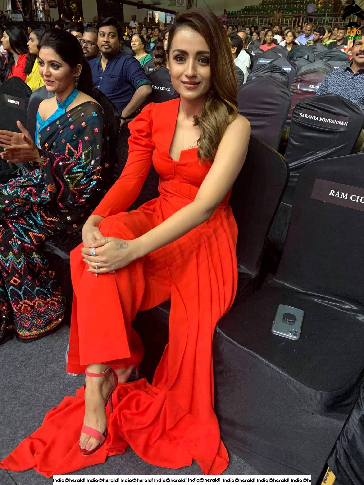 Red Hot Photos of Trisha at Filmfare awards