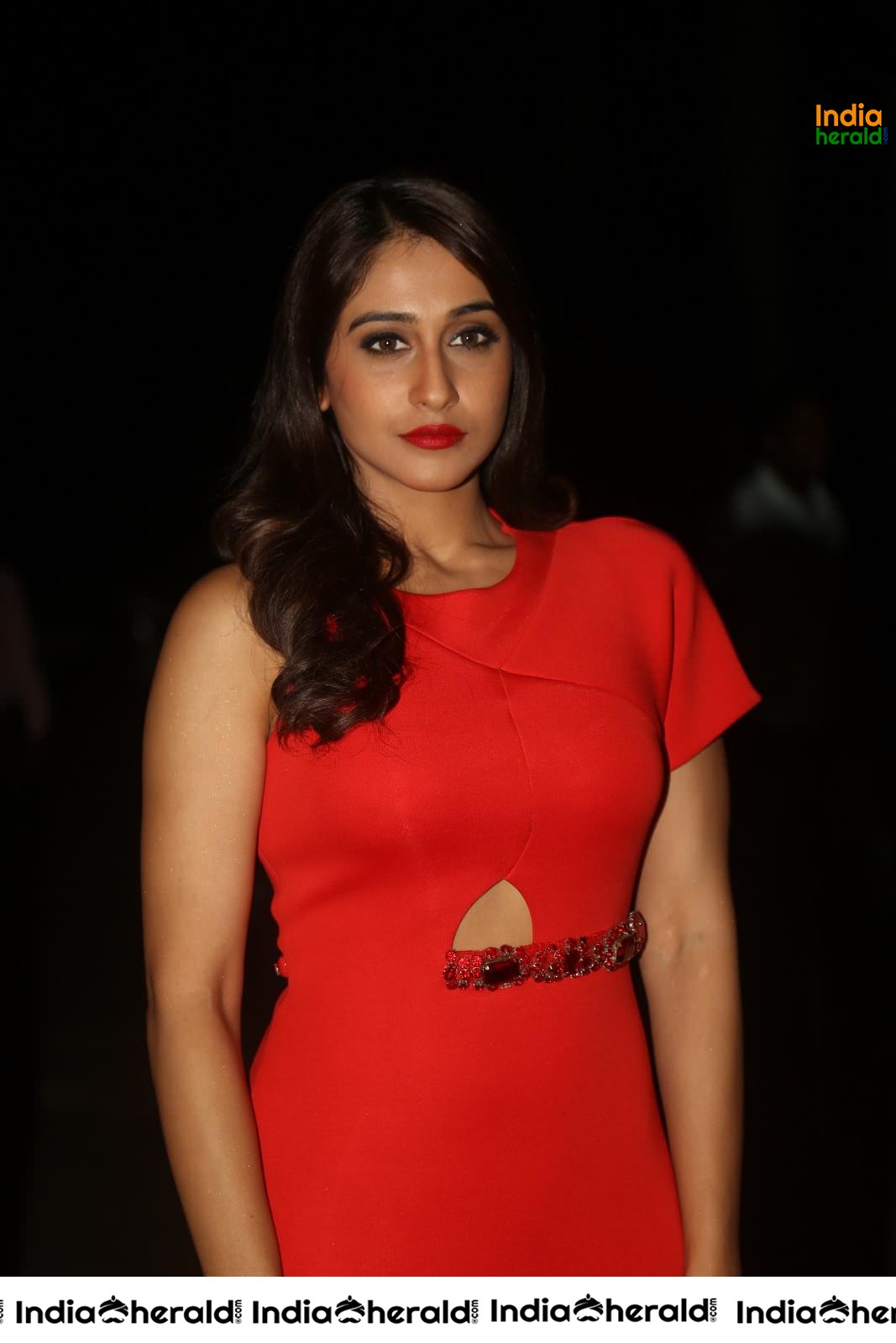 Red Hot Regina Cassandra Oozing the Oomph all the way Set 1