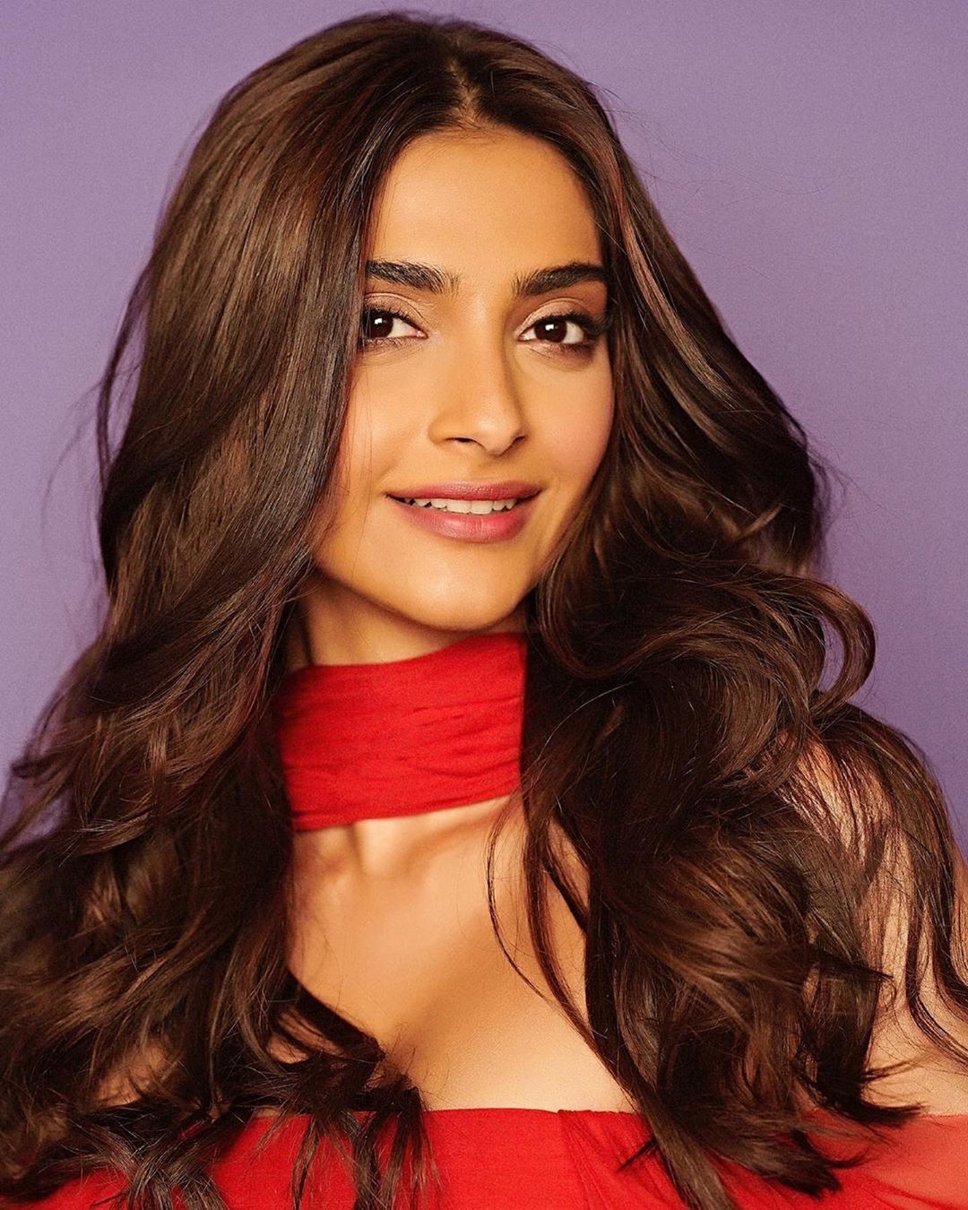 Red Hot Sonam Cleavage Show At The Zoya Factor Pressmeet Set 2