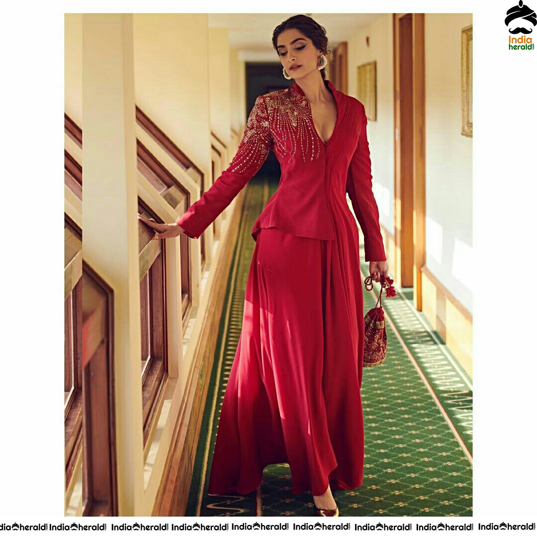 Red Hot Sonam Kapoor Mesmerizing Cleavage Show For Hello Mag