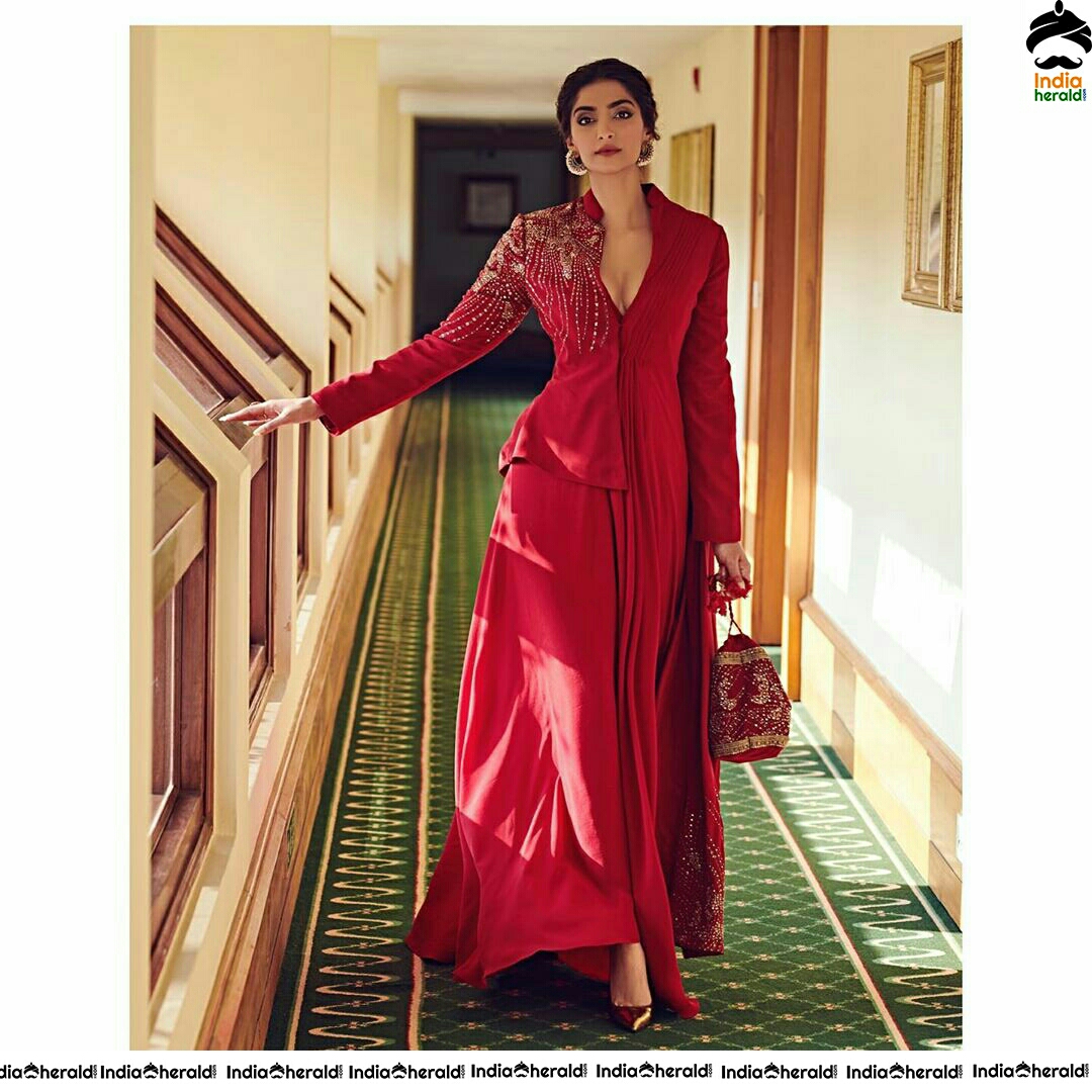 Red Hot Sonam Kapoor Mesmerizing Cleavage Show For Hello Mag