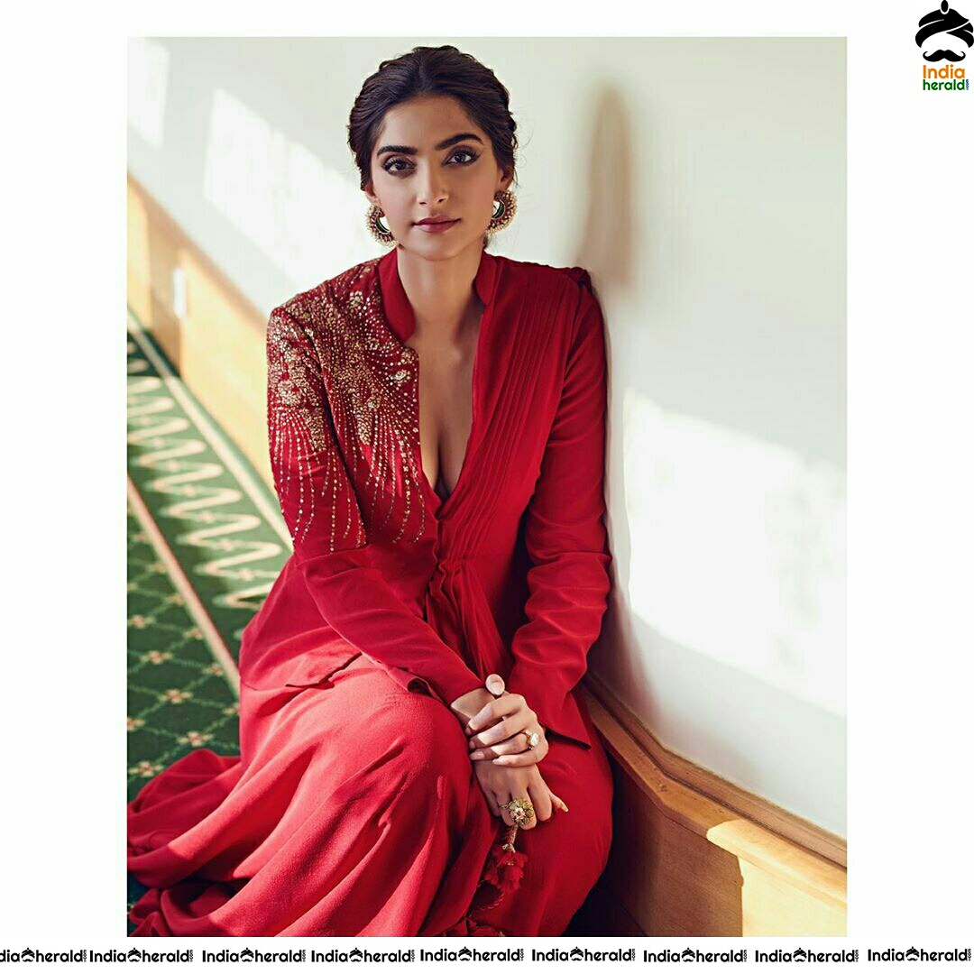 Red Hot Sonam Kapoor Mesmerizing Cleavage Show For Hello Mag