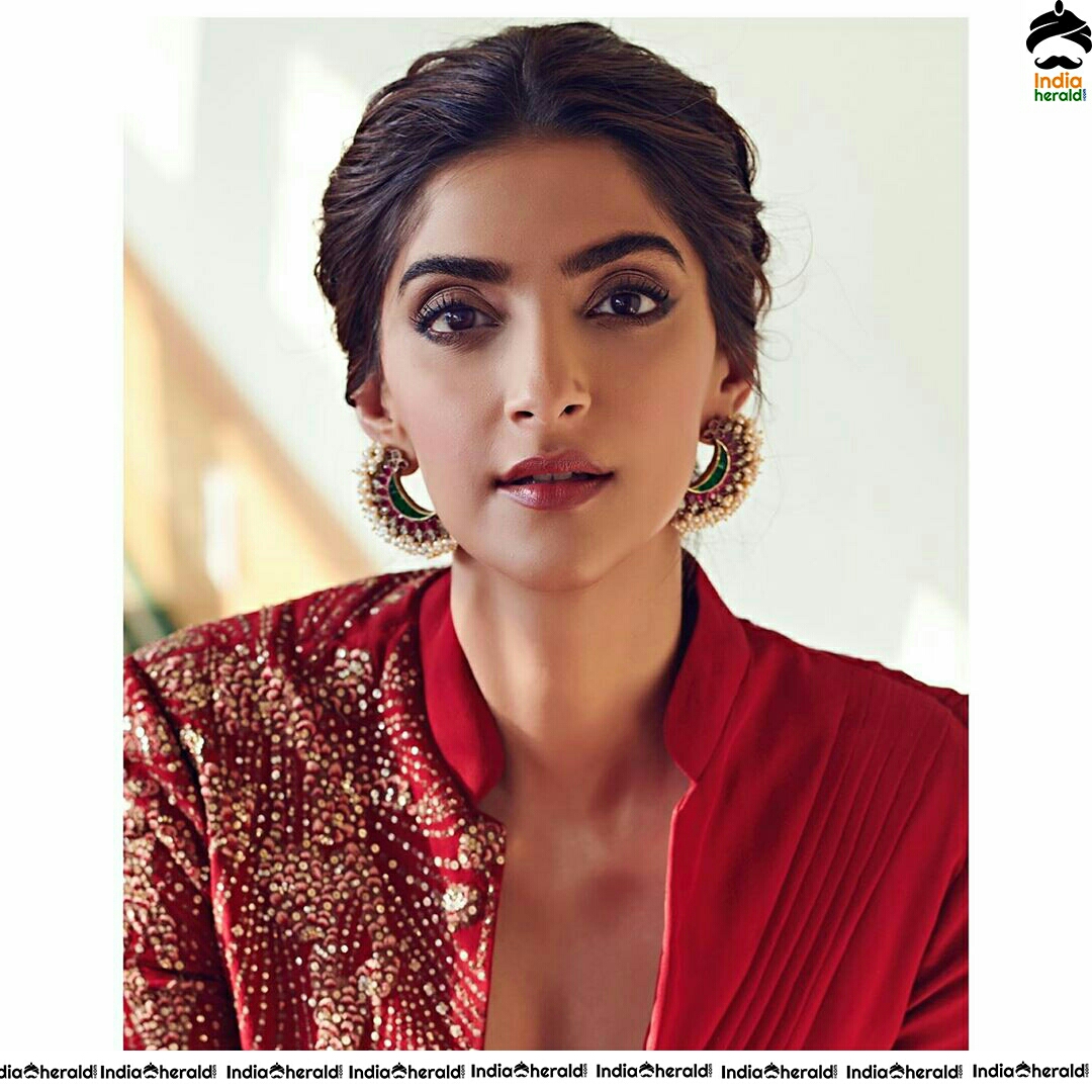 Red Hot Sonam Kapoor Mesmerizing Cleavage Show For Hello Mag