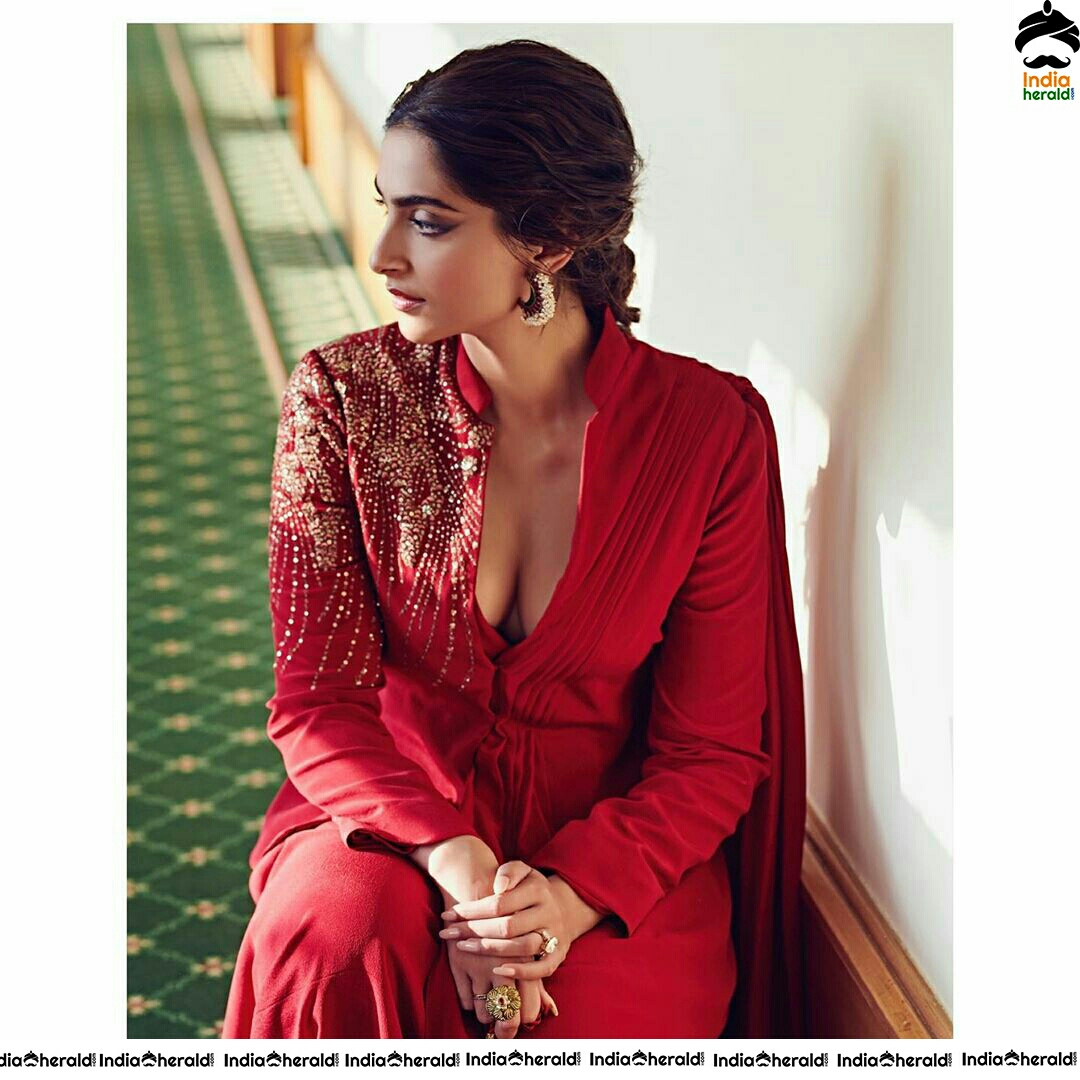 Red Hot Sonam Kapoor Mesmerizing Cleavage Show For Hello Mag