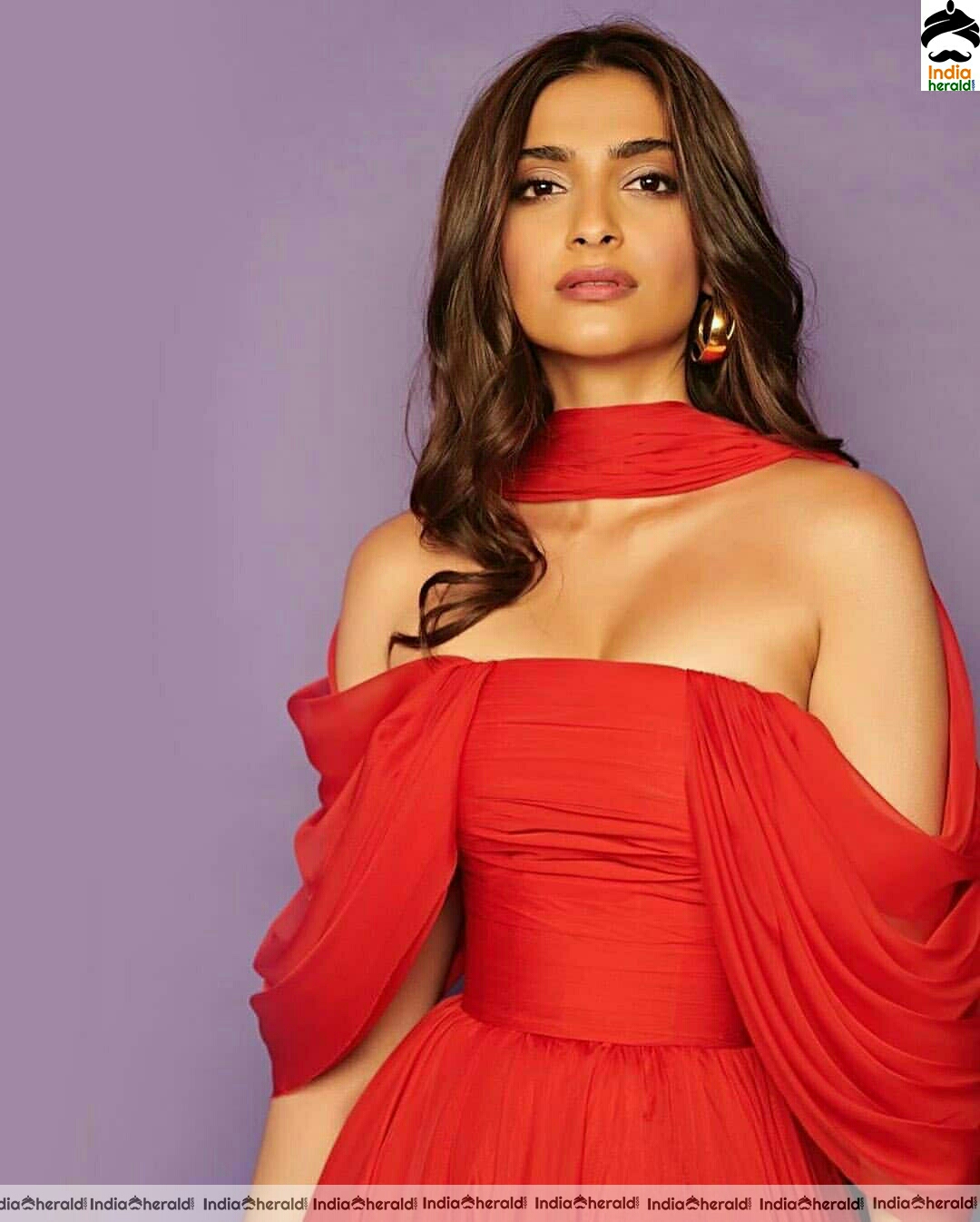 Red Hot Sonam Showing Big Cleavage Stills