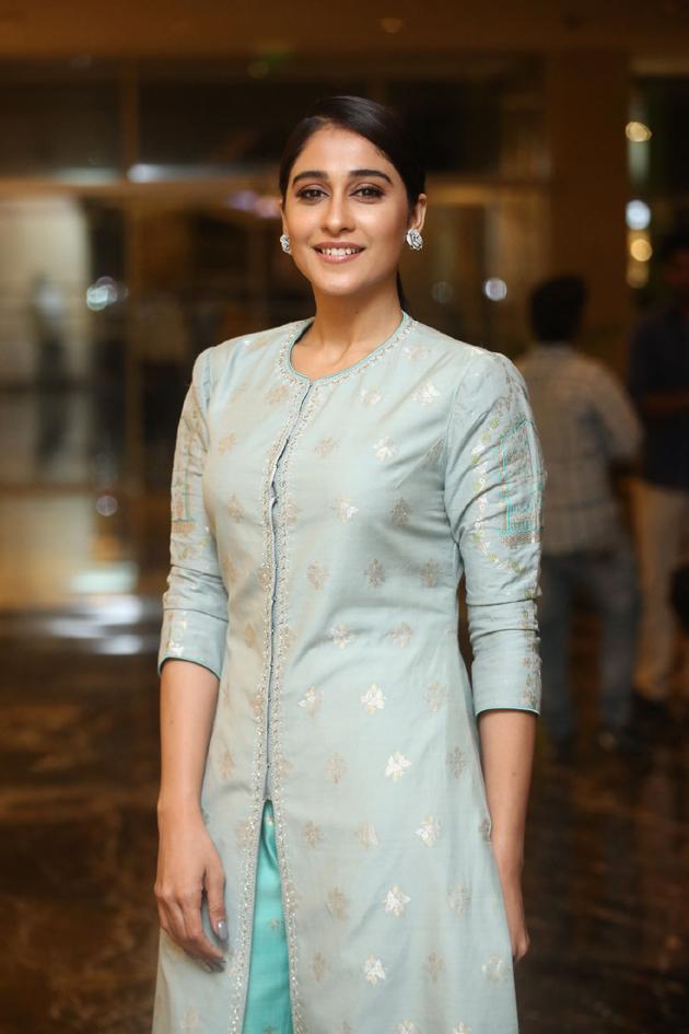 Regina Cassandra hot and beauty photos