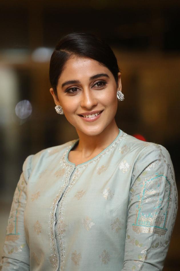 Regina Cassandra hot and beauty photos