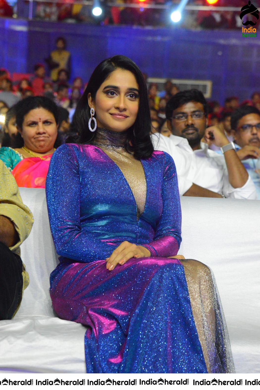 Regina Cassandra Latest Stills at an Award Show Set 2