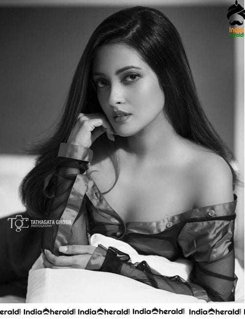 Riya Sen Hot Photos Compilation Set 1