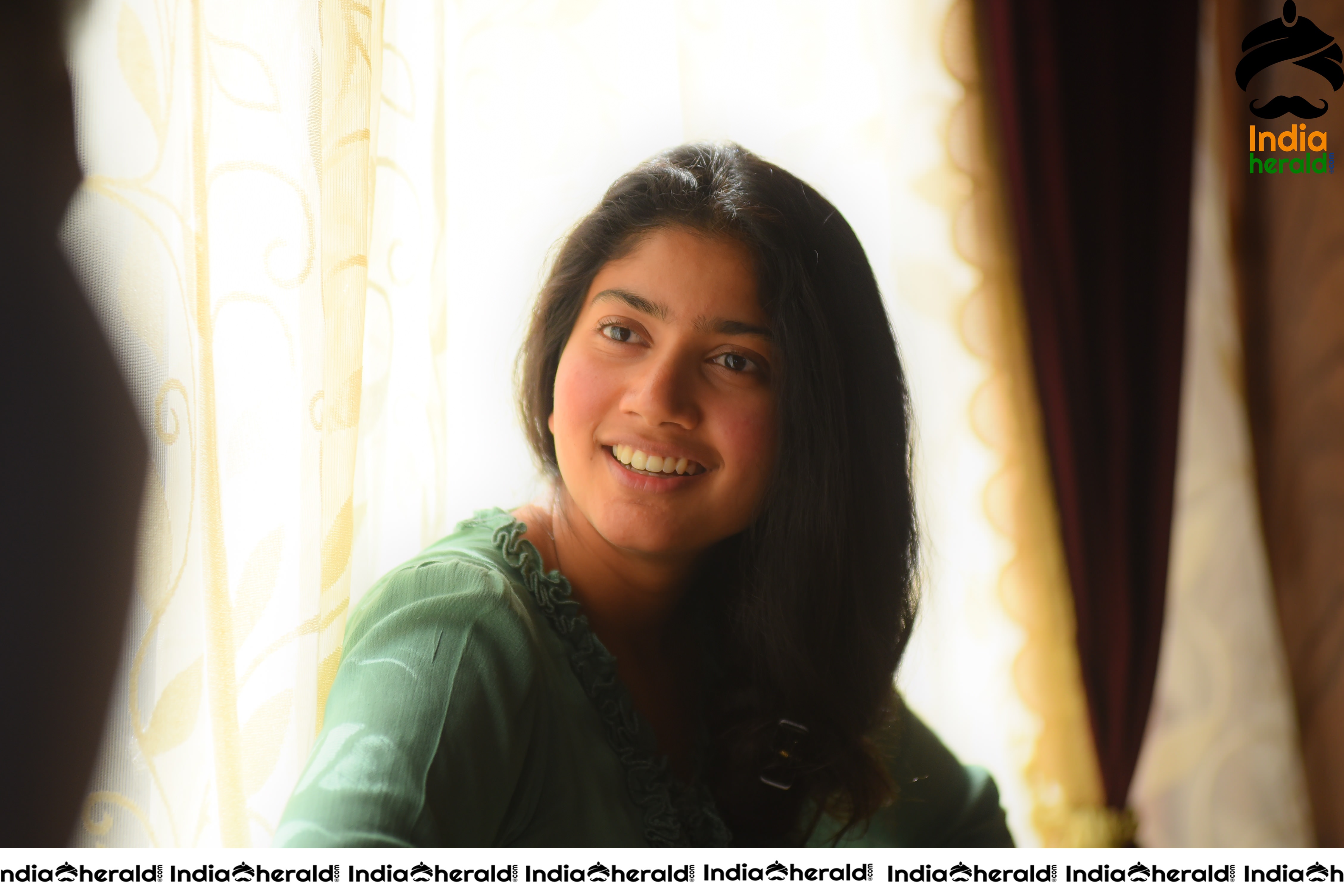 Sai Pallavi in Anukoni Athidhi HD Stills