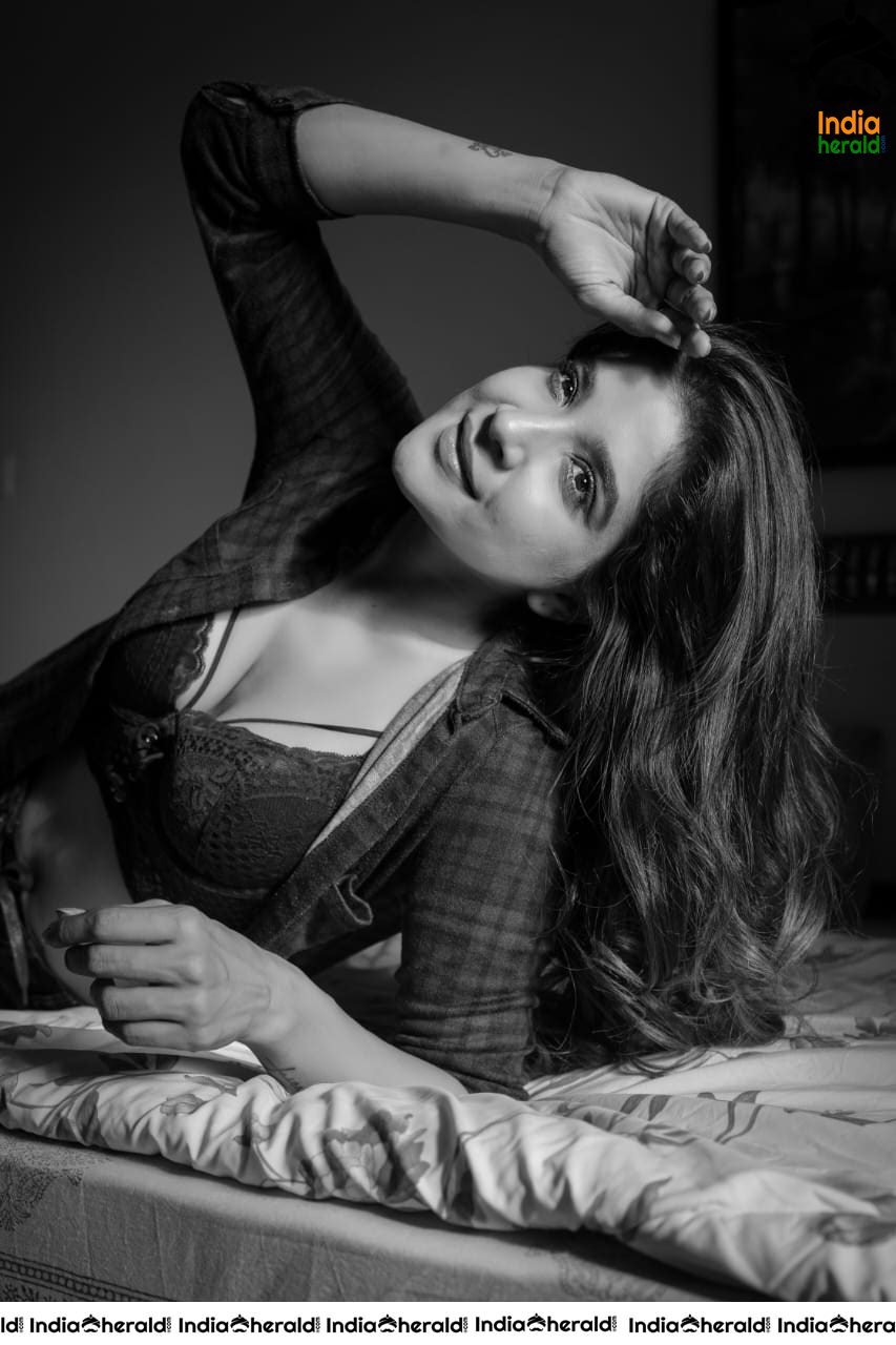 Sakshi Agarwal latest Hot Photos in Black and White