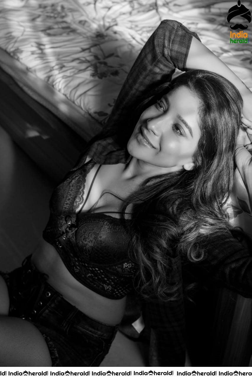 Sakshi Agarwal latest Hot Photos in Black and White