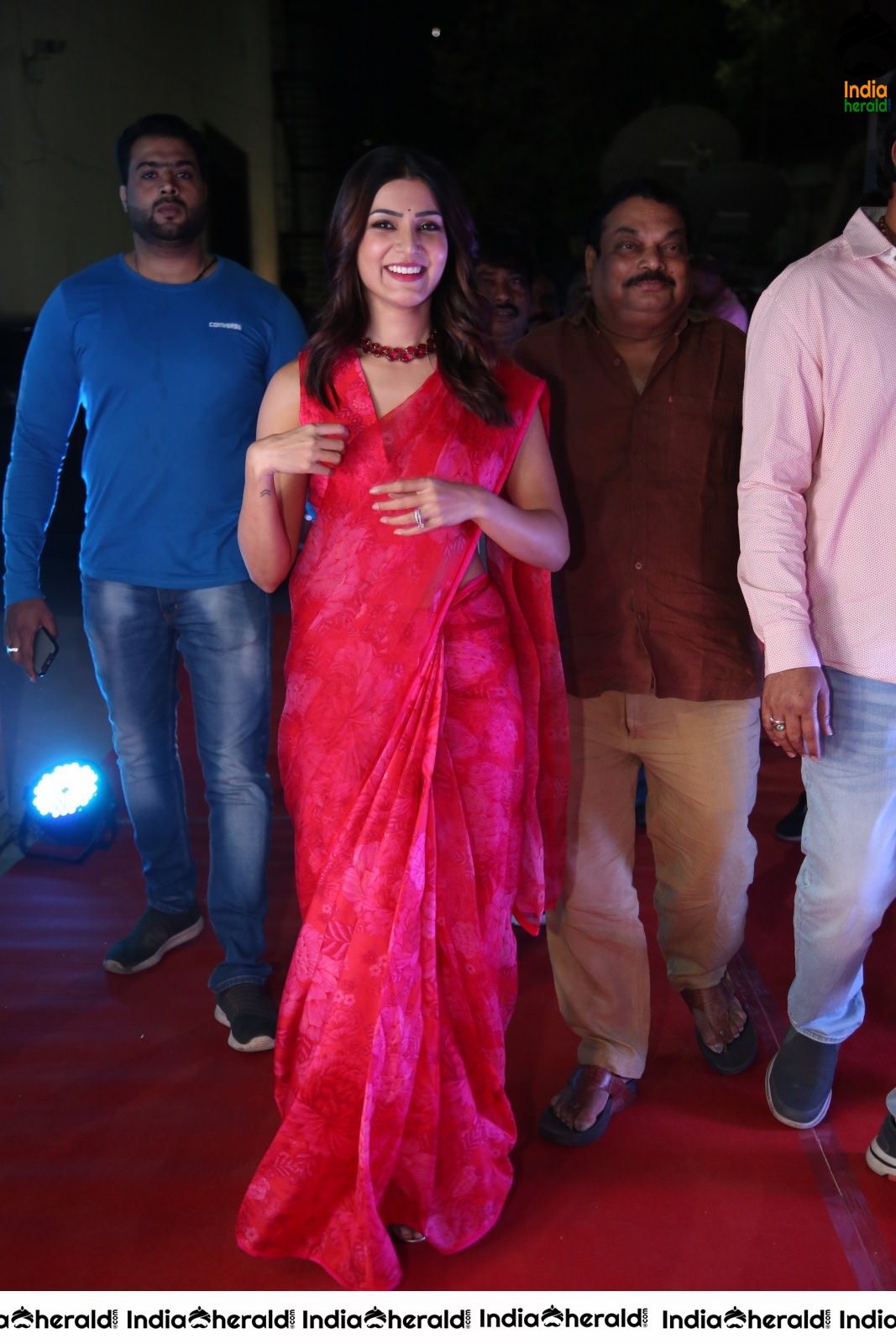 Samantha Akkineni Looking Deliciously Beautiful in Red Saree and Sleeveless Blouse Set 1