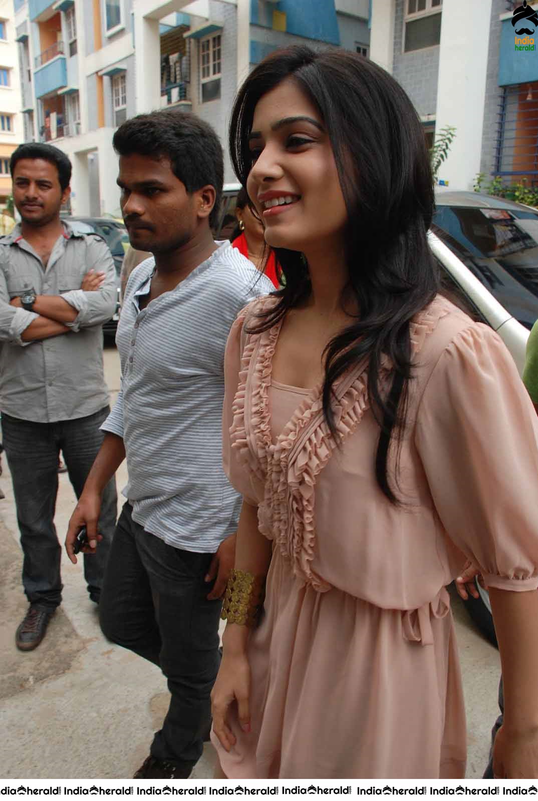 Samantha Caught by Paparazzi while visiting Girish Apartments in Chennai Set 1