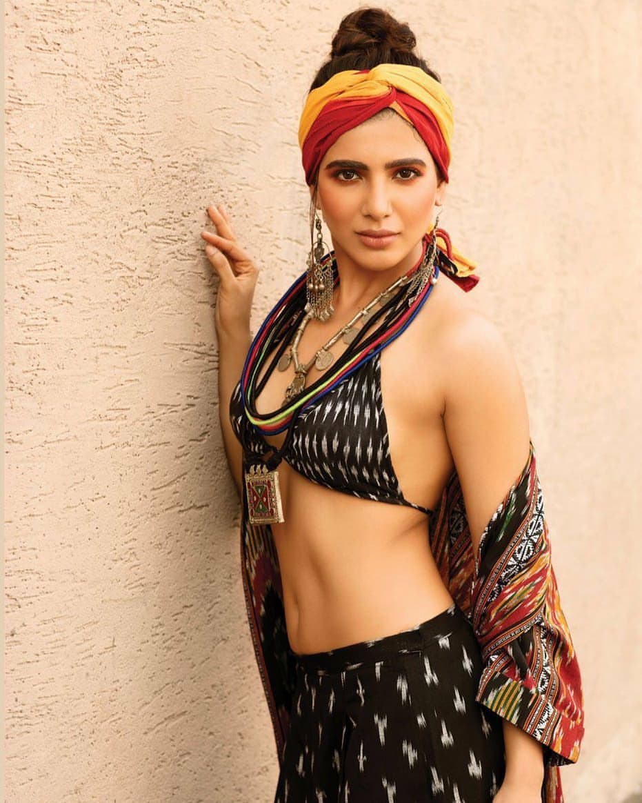 Samantha Exposing Her Hot Cleavage And Tempting Tummy For A Photoshoot Session