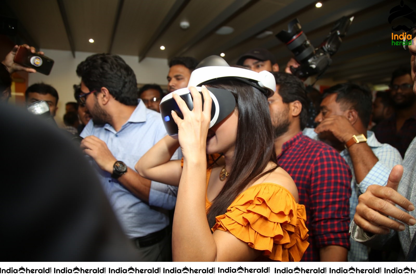 Samantha Gets Excited And Thrilled While Wearing Virtual Reality Set 1