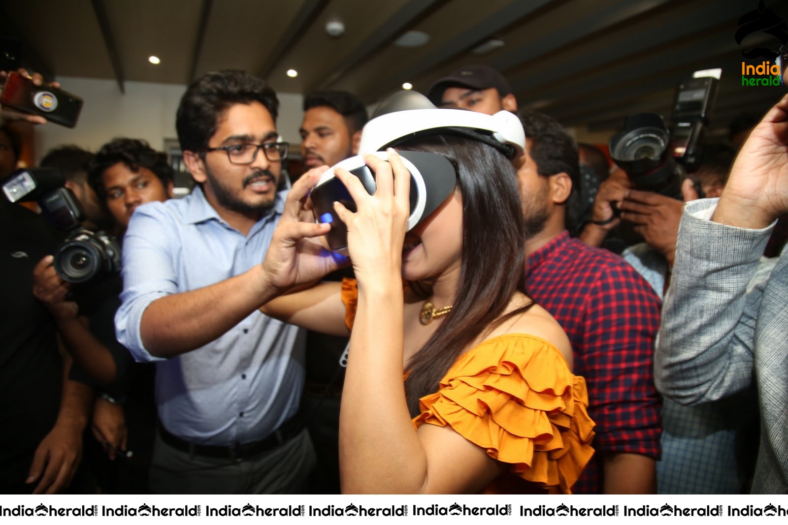 Samantha Gets Excited And Thrilled While Wearing Virtual Reality Set 1