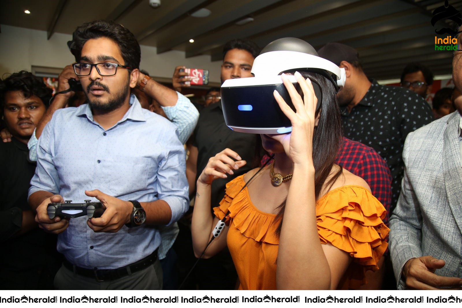 Samantha Gets Excited And Thrilled While Wearing Virtual Reality Set 1