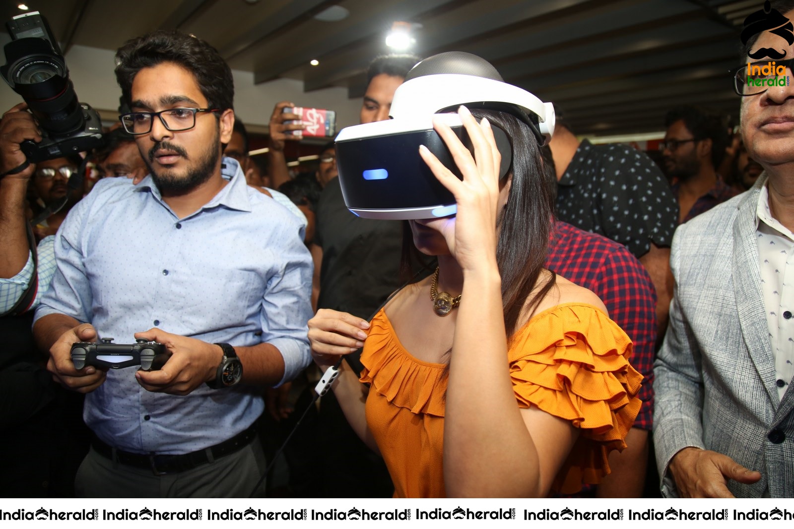 Samantha Gets Excited And Thrilled While Wearing Virtual Reality Set 1