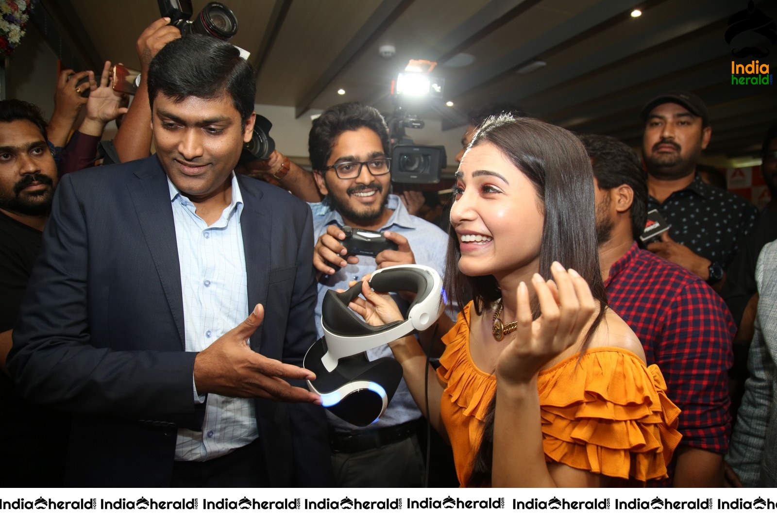 Samantha Gets Excited And Thrilled While Wearing Virtual Reality Set 2