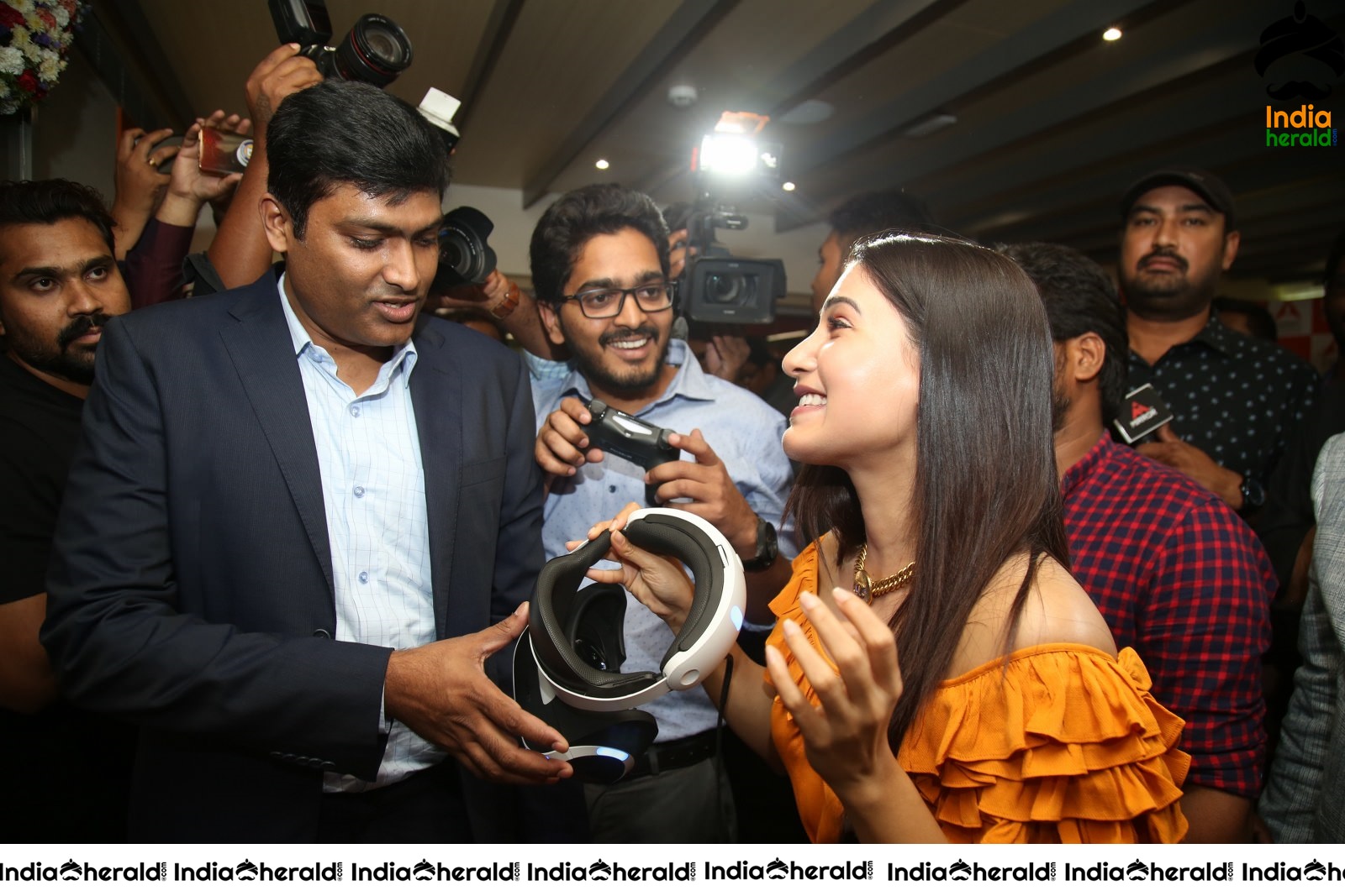 Samantha Gets Excited And Thrilled While Wearing Virtual Reality Set 2