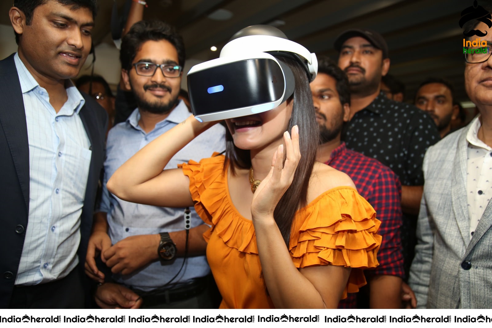 Samantha Gets Excited And Thrilled While Wearing Virtual Reality Set 4
