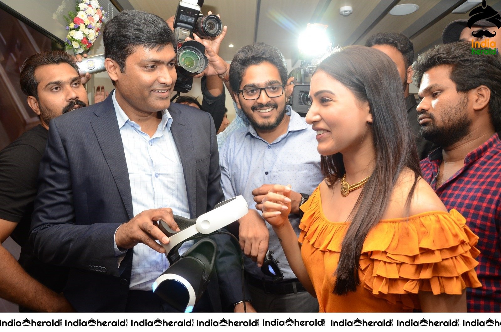 Samantha Gets Excited And Thrilled While Wearing Virtual Reality Set 5