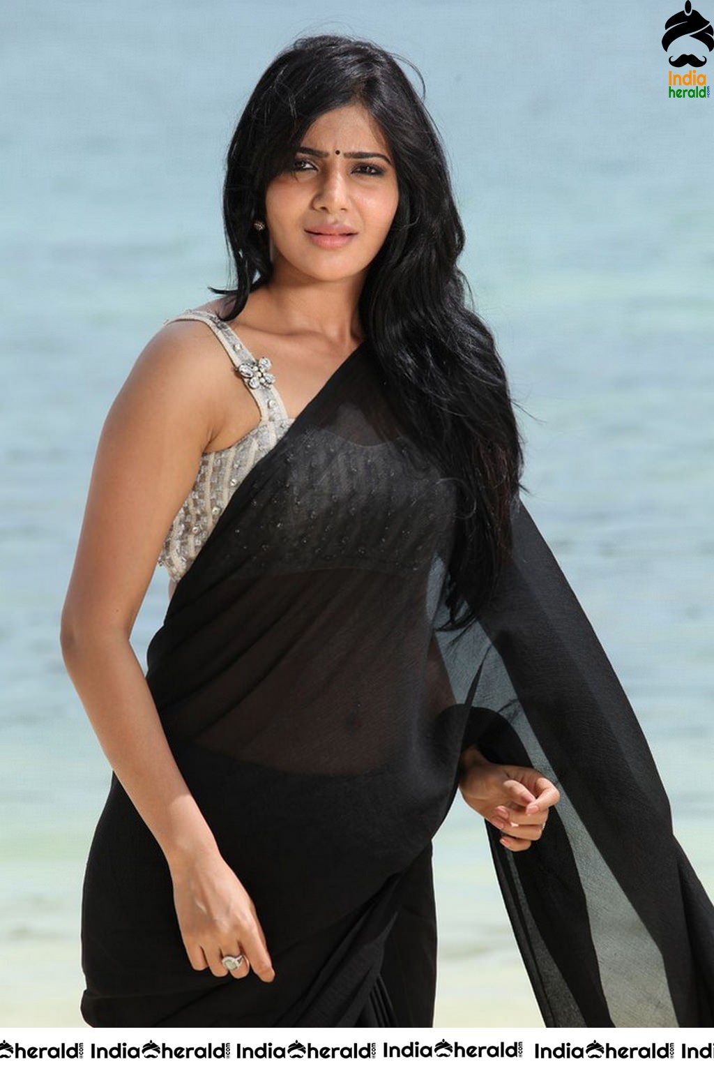 Samantha Hot Black Sexy Saree Photos Collection