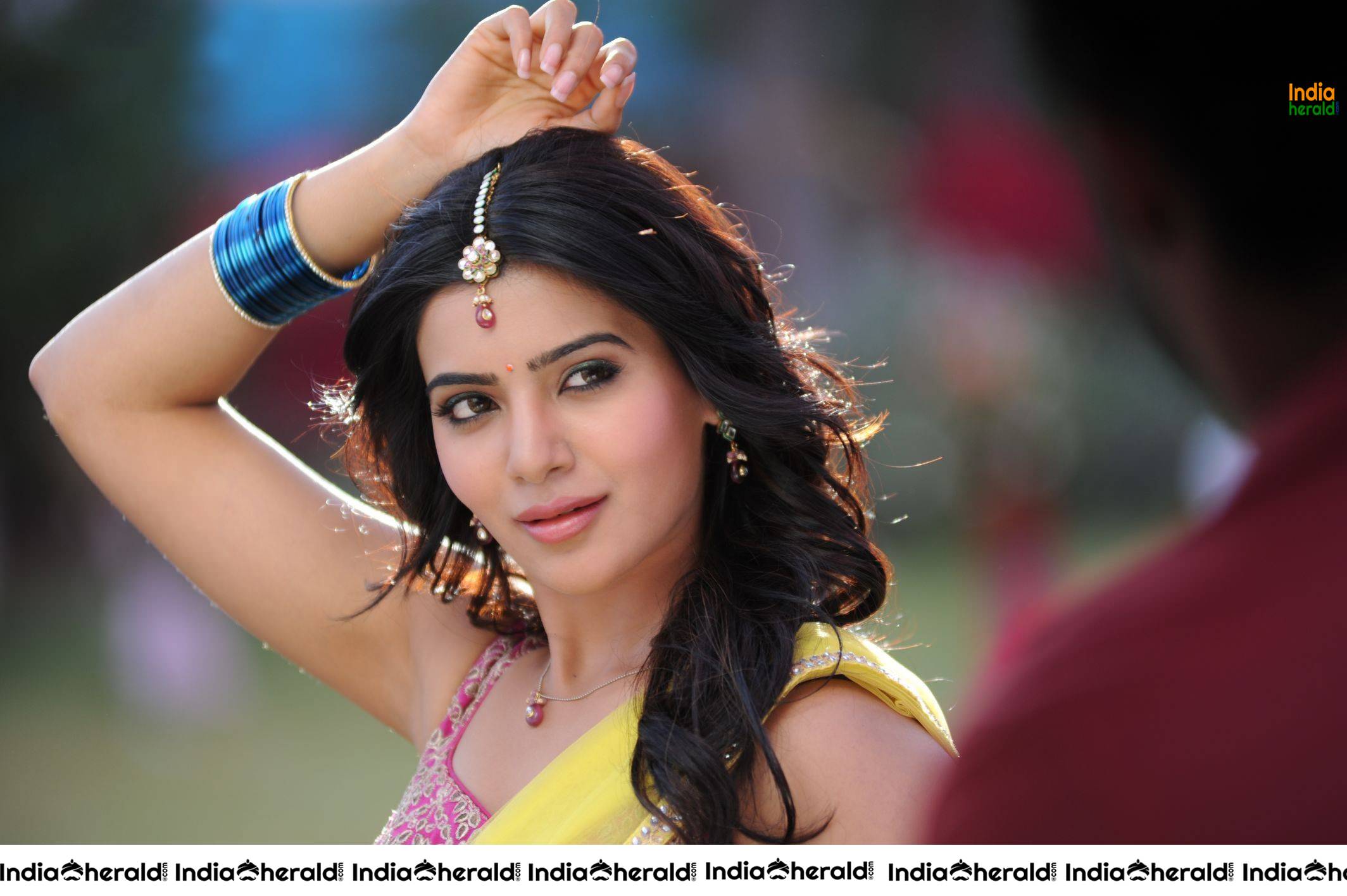 Samantha  Photos in Half Saree and Sleeveless Blouse Exposing her Belly