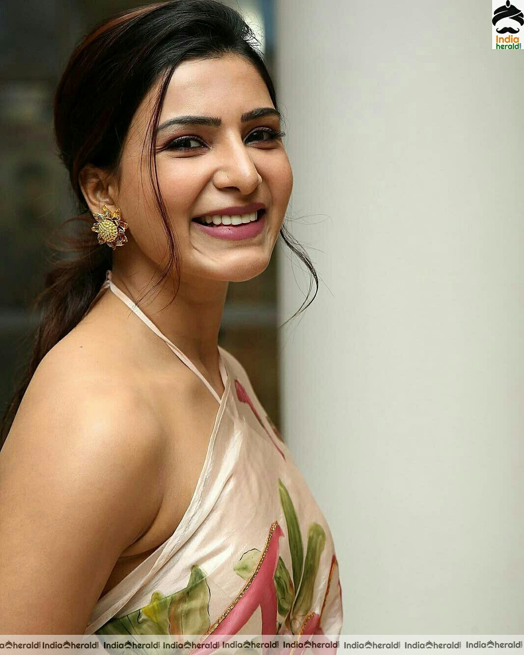 Samantha Hot Saree Compilation Stills
