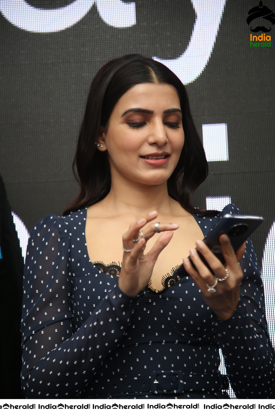 Samantha Latest Hot Cleavage and Slender Thighs Show in Public Set 2