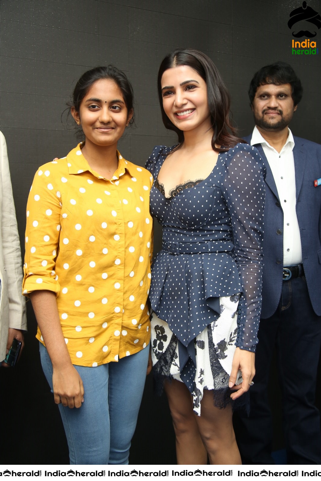 Samantha Latest Hot Cleavage and Slender Thighs Show in Public Set 3
