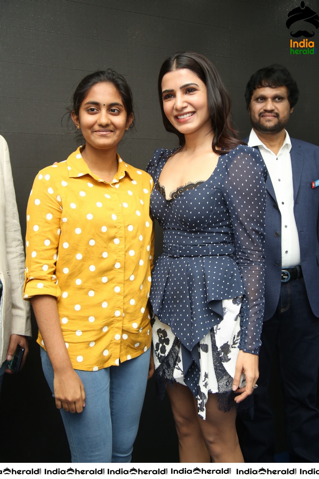 Samantha Latest Hot Cleavage and Slender Thighs Show in Public Set 3