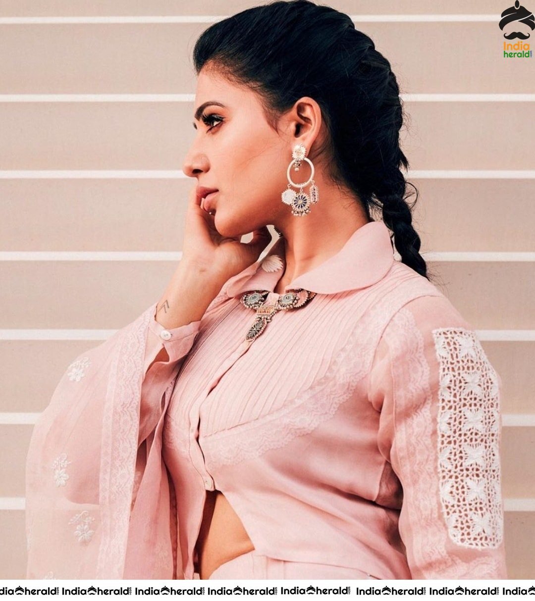 Samantha Latest Hot Clicks as a Festive Treat