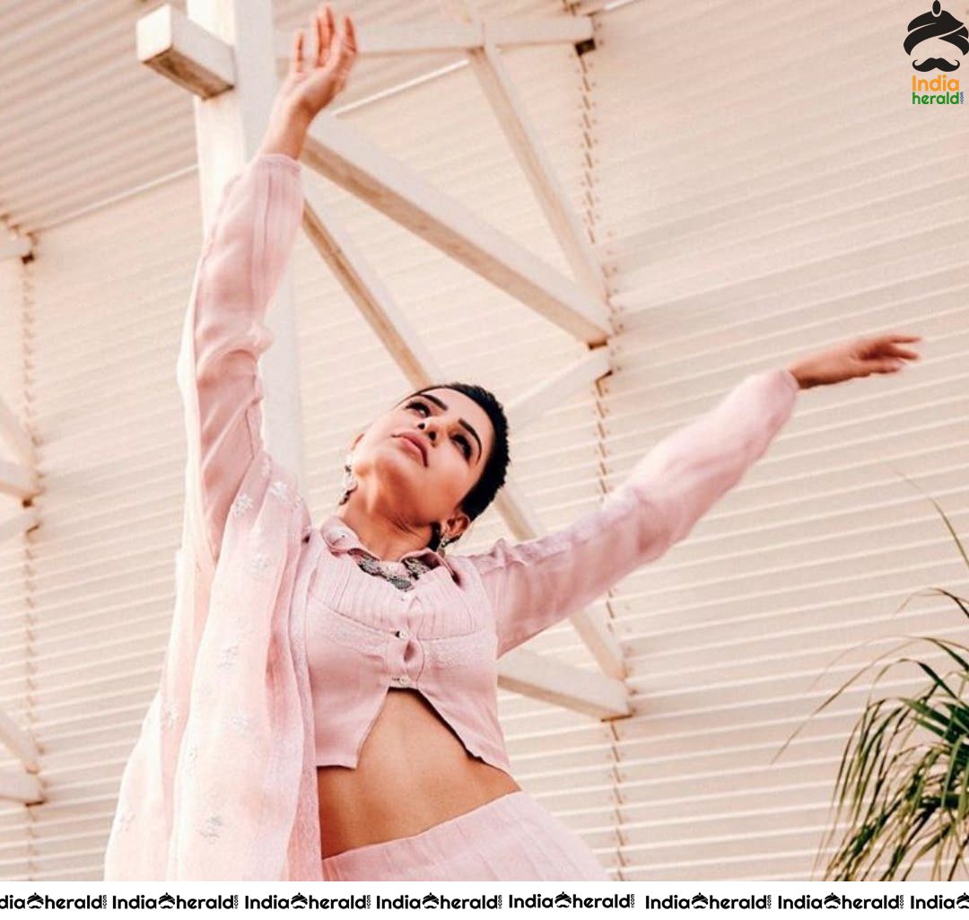 Samantha Latest Hot Clicks as a Festive Treat