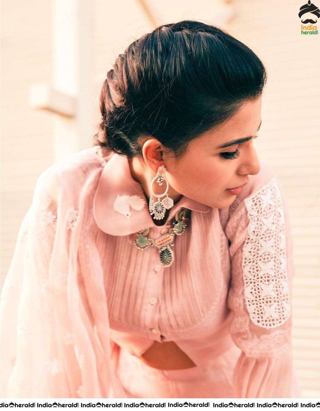 Samantha Latest Hot Clicks as a Festive Treat