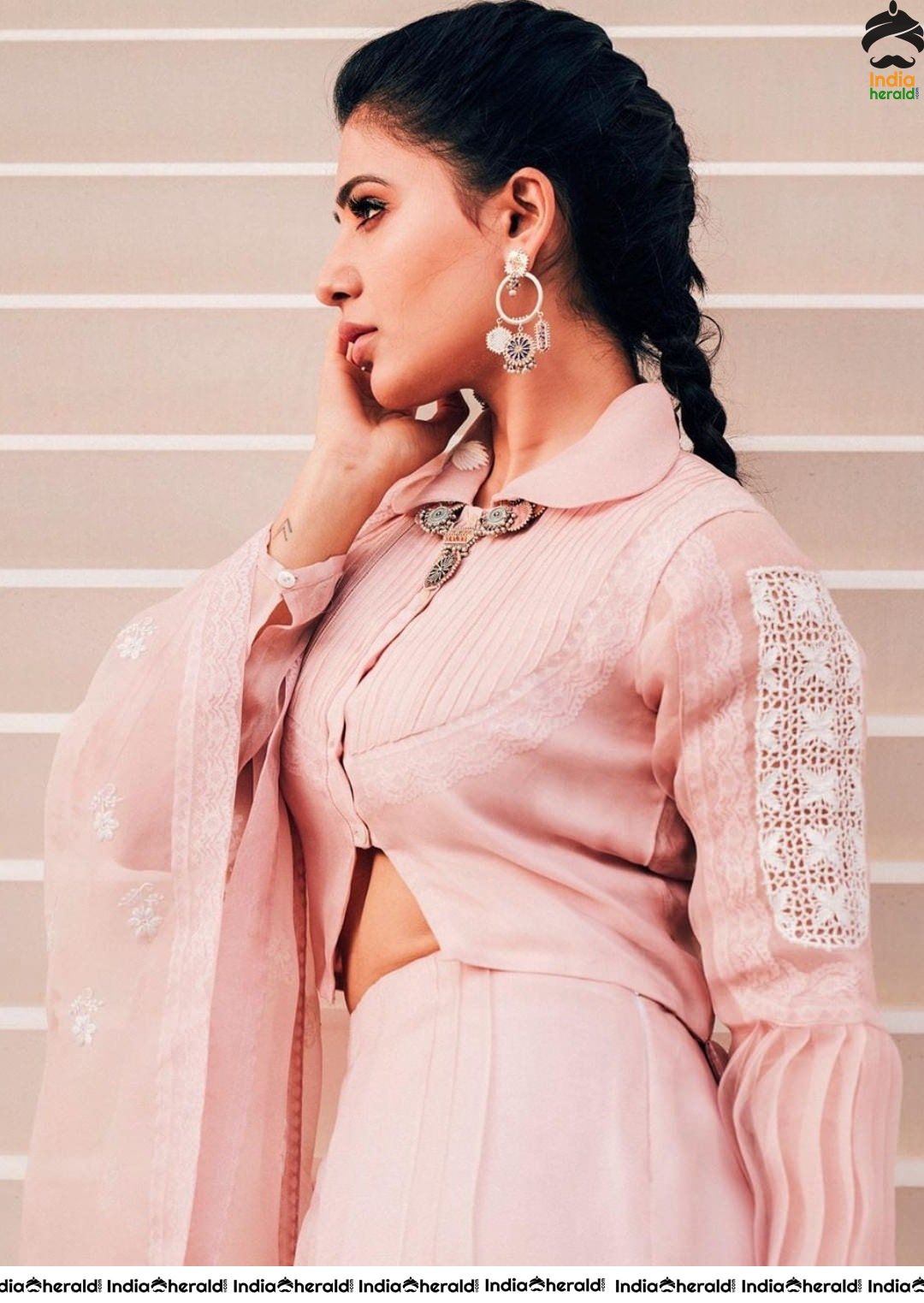 Samantha Latest Hot Clicks as a Festive Treat