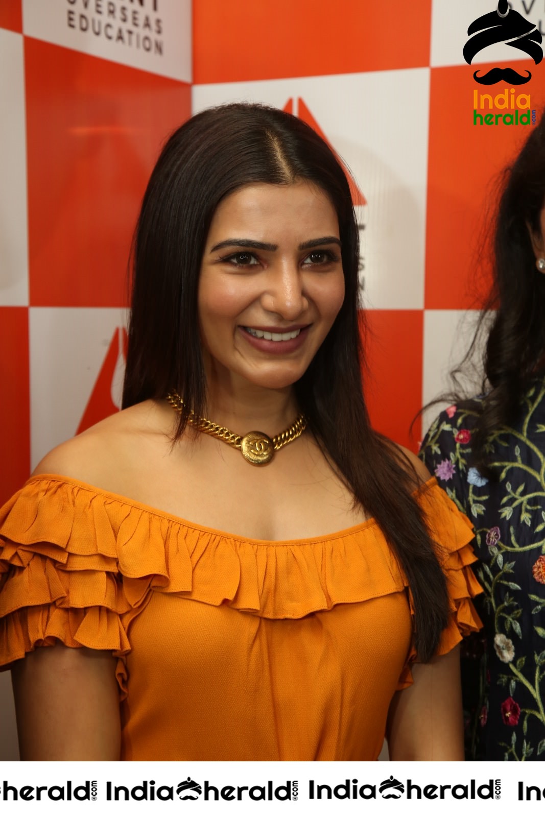 Samantha Looking Cute as a Doll and flaunting her New Necklace Set 1