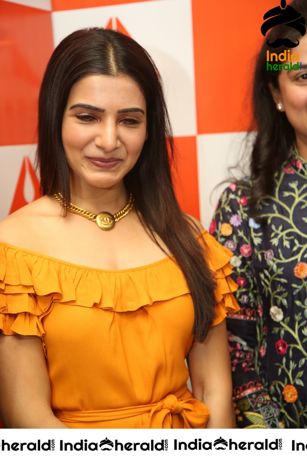 Samantha Looking Cute as a Doll and flaunting her New Necklace Set 1