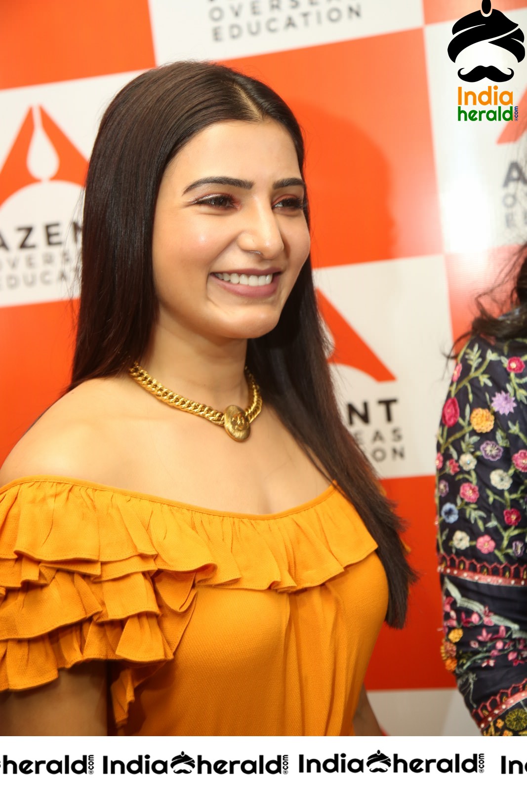 Samantha Looking Cute as a Doll and flaunting her New Necklace Set 1