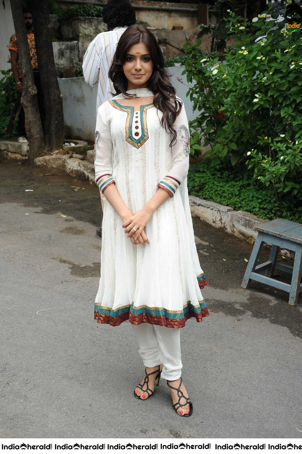 Samantha Looking So Pretty and Homely in White Chudi