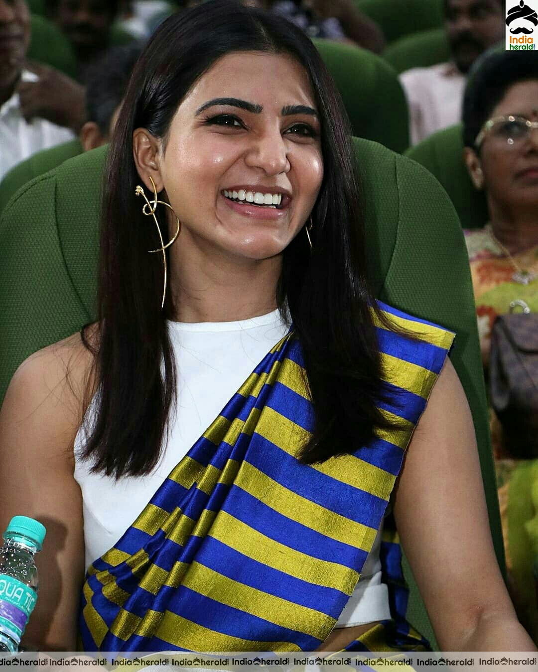 Samantha shows her frown face during a public event