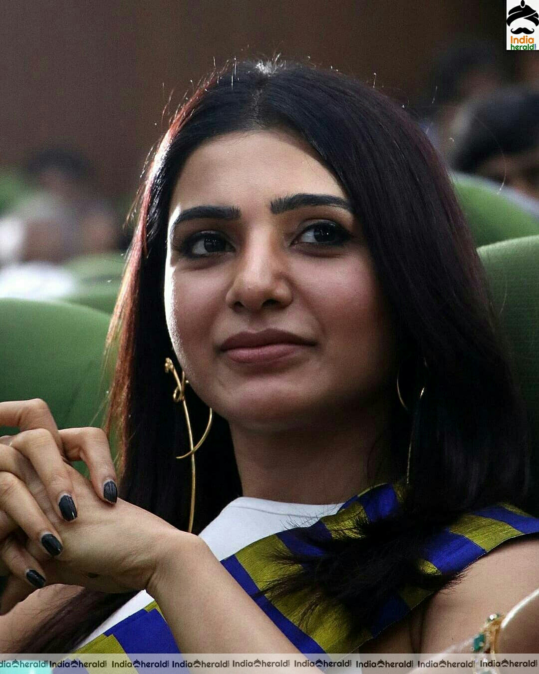 Samantha shows her frown face during a public event