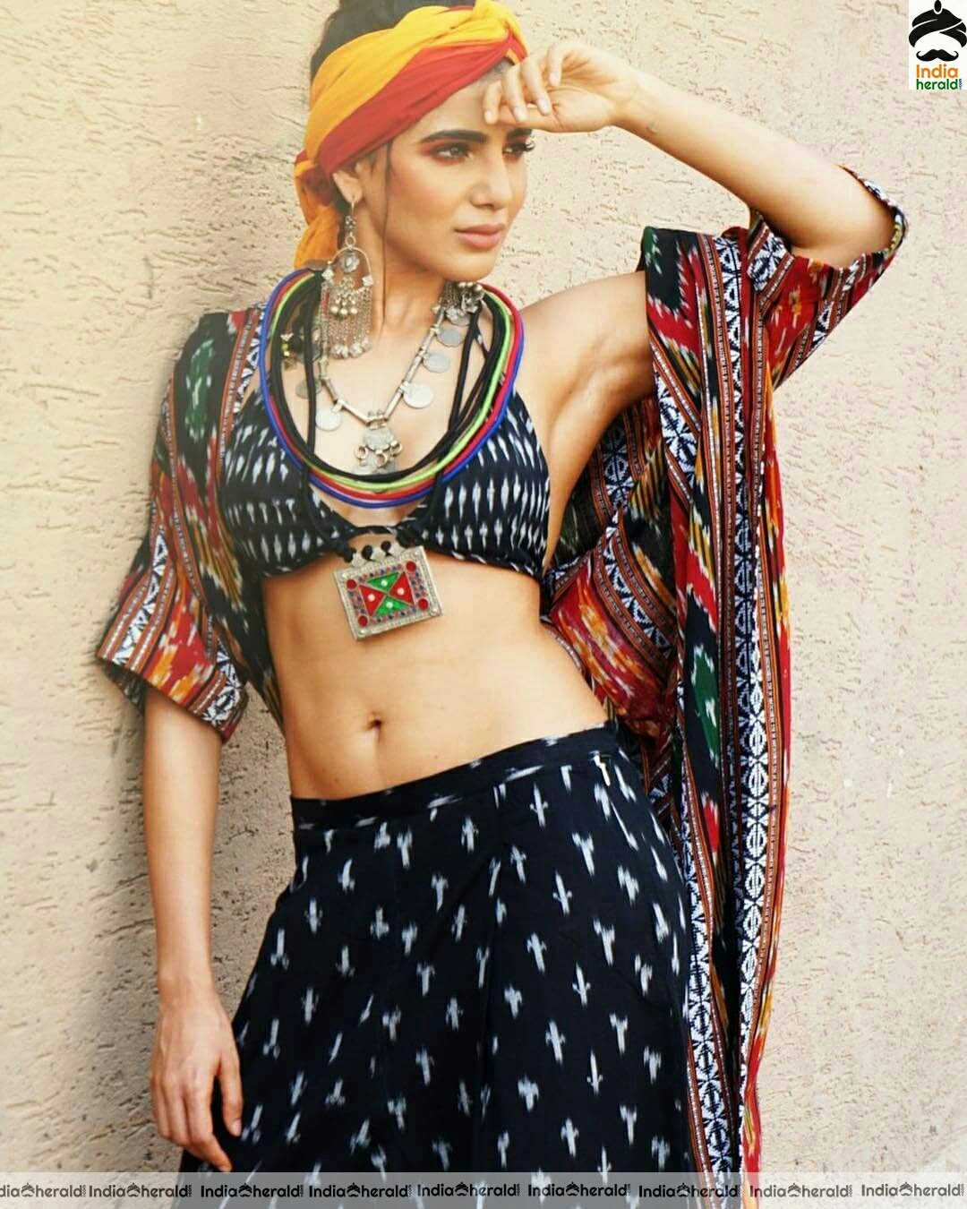 Samantha Sizzling hot tempting Photoshoot exposing her assets