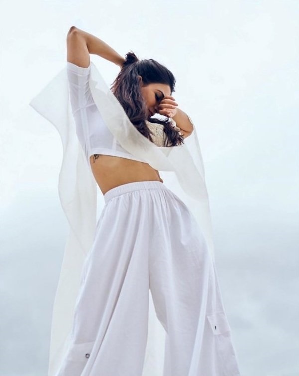 Samantha Slays It In Trendy Costumes