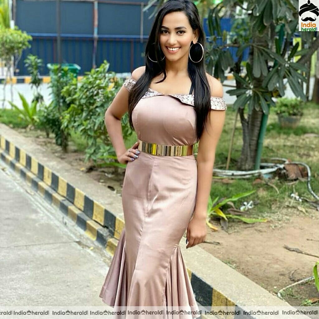 Sanjana Singh Latest Hot Golden Attire Stills