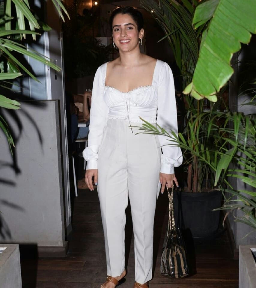 Sanya Malhotra Show Her Teasing Cleavage At Juhu Restaurant