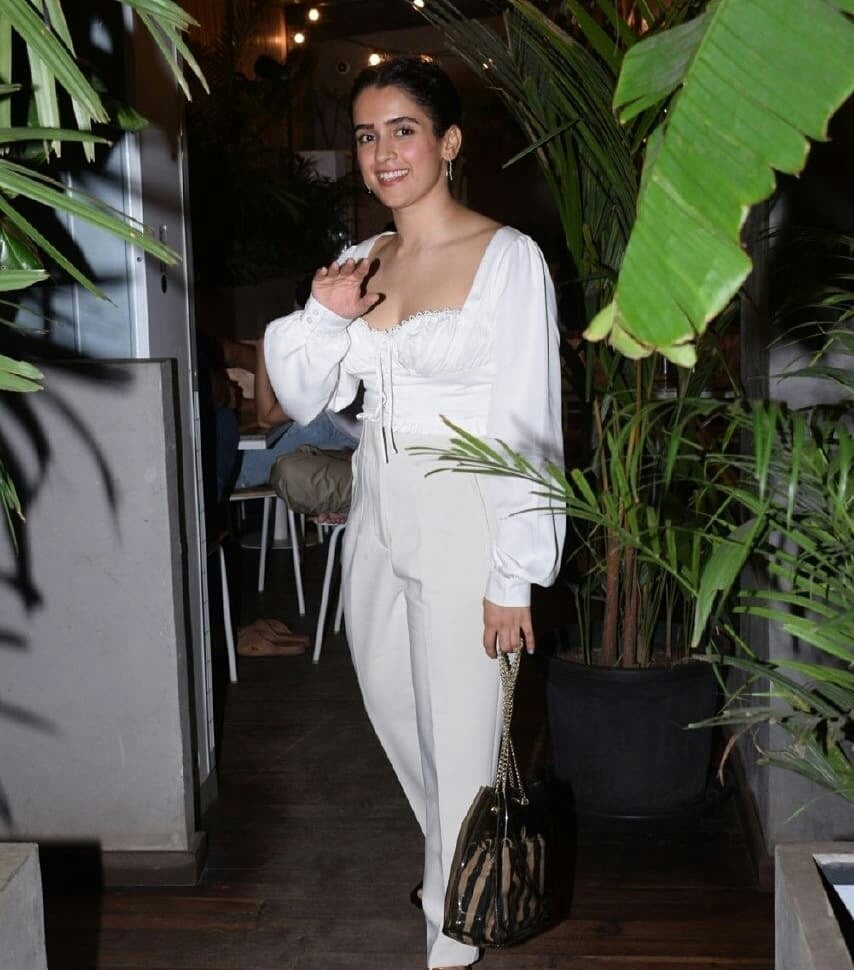 Sanya Malhotra Show Her Teasing Cleavage At Juhu Restaurant