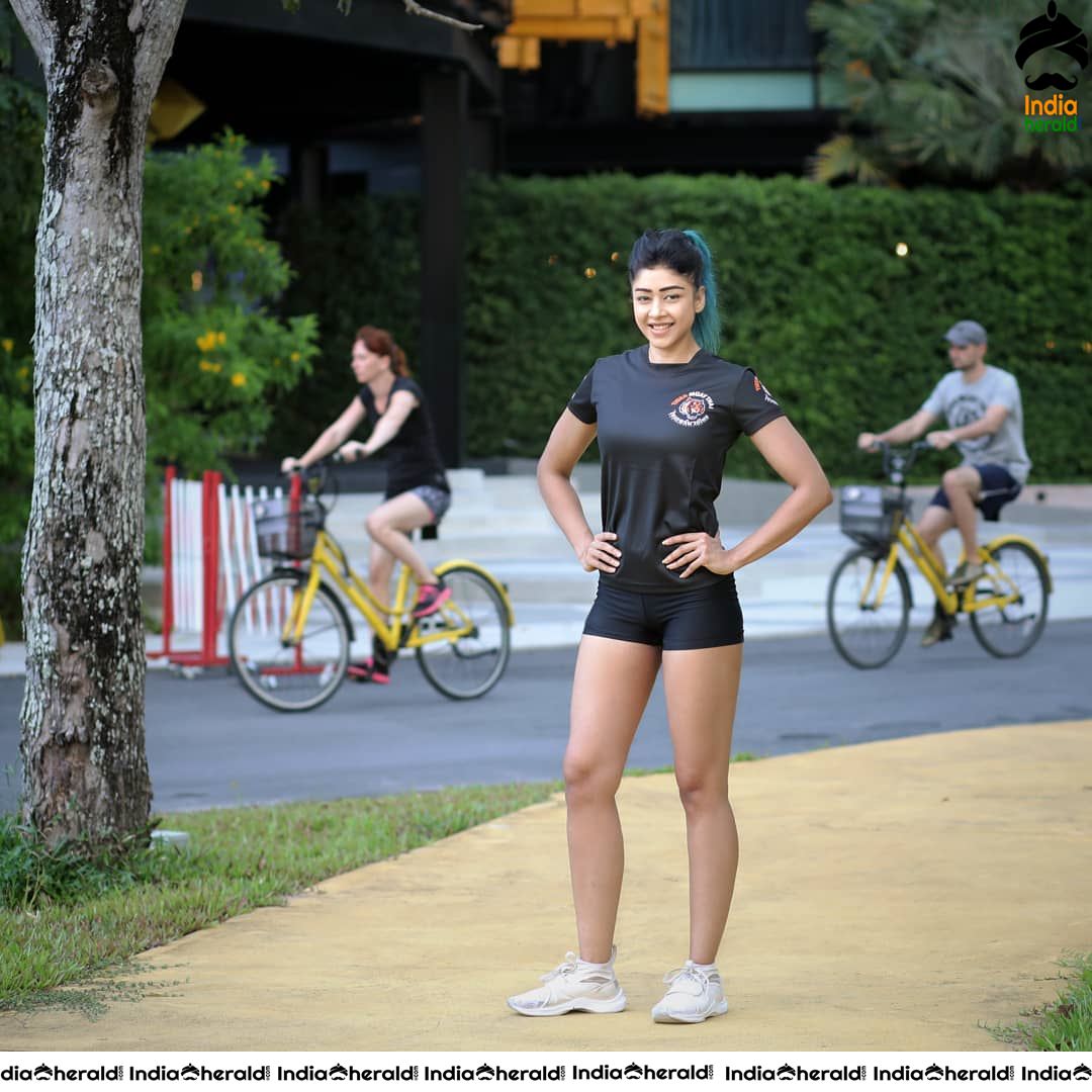 Sapna Vyas Patel flaunts her Hot Fit and Tempting Booty Set 1